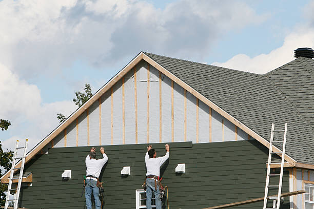 Professional Siding Replacement technician working in Woodsboro, TX